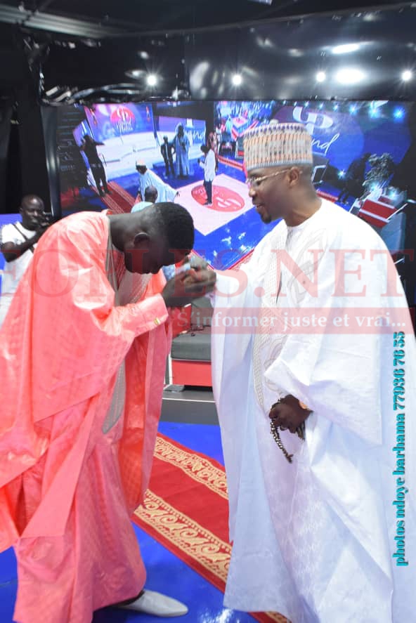 L'incontournable de la bande FM, Cheikh Sarr illumine le G.P de la Sen tv avec son nouveau look