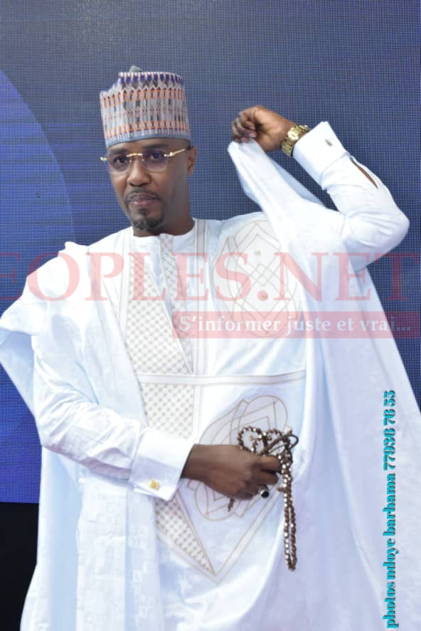 L'incontournable de la bande FM, Cheikh Sarr illumine le G.P de la Sen tv avec son nouveau look L'incontournable de la bande FM, Cheikh Sarr illumine le G.P de la Sen tv avec son nouveau look