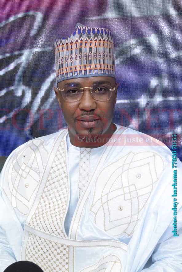 L'incontournable de la bande FM, Cheikh Sarr illumine le G.P de la Sen tv avec son nouveau look L'incontournable de la bande FM, Cheikh Sarr illumine le G.P de la Sen tv avec son nouveau look