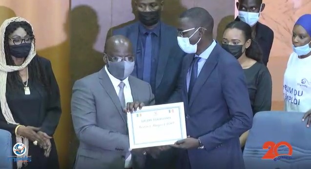 La surprise des collaborateurs du MDES au Pdt Mbagnick Diop au 20eme éditions du forum de l’emploie