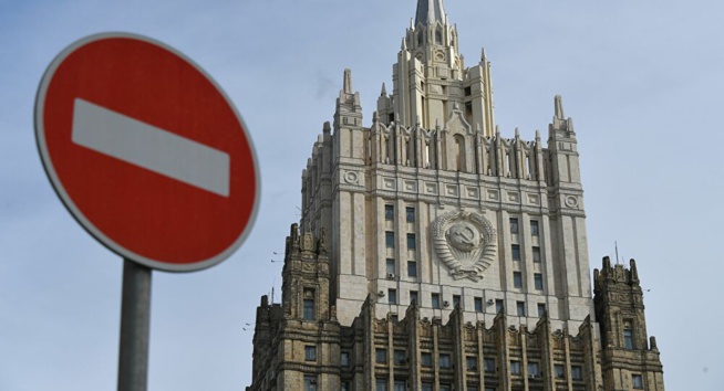 Moscou répond «aux gestes hostiles de Prague»