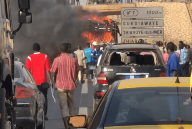 Autoroute à péage : L’ambulance de l’hôpital de Pikine prend feu…