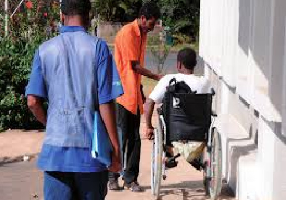 Ramadan et actions sociales : à Louga une association offre des fauteuils roulants et de kits alimentaires Ramadan et actions sociales : à Louga une association offre des fauteuils roulants et de kits alimentaires
