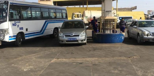 PÉNURIE DE CARBURANT: LE SERVICE REPREND : LES CHAUFFEURS LÂCHENT DU LEST EN ATTENDANT LE 28 AVRIL