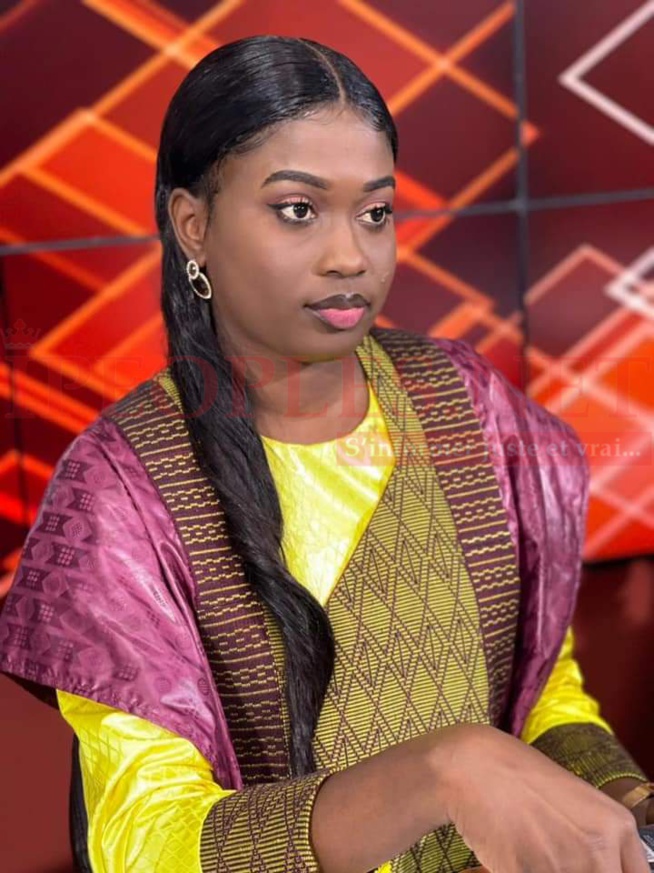 Sublime et fatale, Astou John la vedette du JT de la 2STV séduit encore ses followers Sublime et fatale, Astou John la vedette du JT de la 2STV séduit encore ses followers