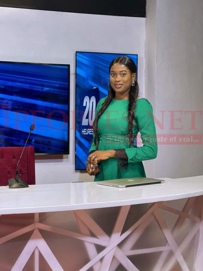 Sublime et fatale, Astou John la vedette du JT de la 2STV séduit encore ses followers Sublime et fatale, Astou John la vedette du JT de la 2STV séduit encore ses followers