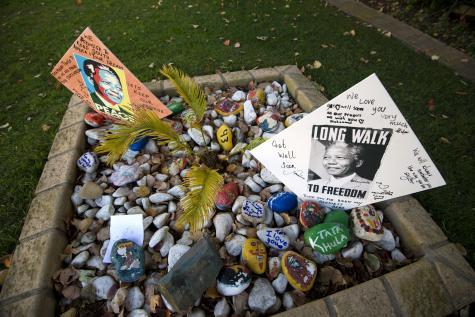 « Nelson Mandela est mort » : le Prix Nobel de la paix 1993 victime d'une infâme rumeur « Nelson Mandela est mort » : le Prix Nobel de la paix 1993 victime d'une infâme rumeur