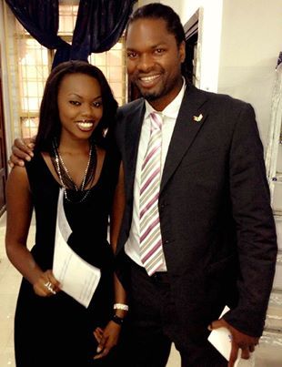 Astou Winnie Beye, la journaliste de la RTS avec Salif Diao