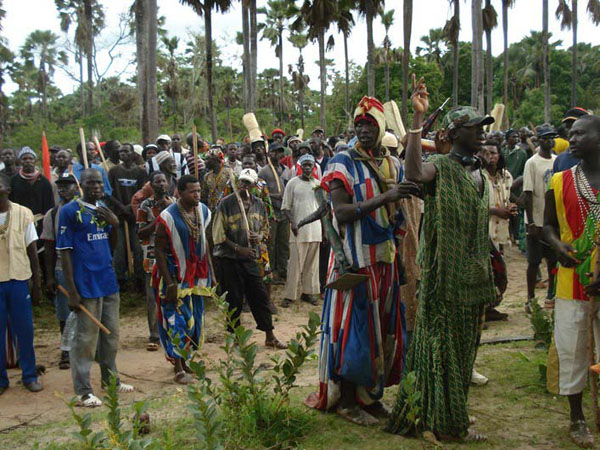 Initiation au bois sacré à Oussouye : Un individu se fait exploser avec un engin artisanal Initiation au bois sacré à Oussouye : Un individu se fait exploser avec un engin artisanal