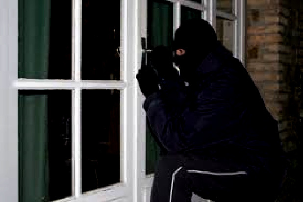 Violemment agressé à son domicile à Malika: L’animateur-business man, Arouna Fall molesté et dépouillé Violemment agressé à son domicile à Malika: L’animateur-business man, Arouna Fall molesté et dépouillé