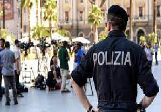 Six mois de suspension pour le policier italien: Il avait malmené un dealer sénégalais Six mois de suspension pour le policier italien: Il avait malmené un dealer sénégalais