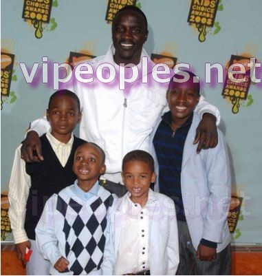 Le rappeur Akon bientôt à Dakar avec ses enfants!