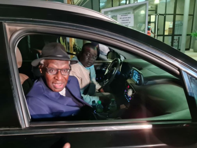 Libéré: Lamine Diack a foulé le sol de son pays natal Libéré: Lamine Diack a foulé le sol de son pays natal