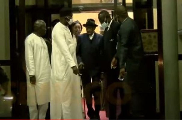 Retour effectif de Lamine Diack : sa sortie du Salon d’honneur de l’AIDB en images Retour effectif de Lamine Diack : sa sortie du Salon d’honneur de l’AIDB en images