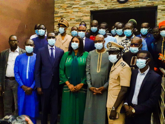 Photos / Administration de proximité: Les maisons Sénégal Services mises à la disposition de l’Etat pour l’entrepreneuriat des jeunes, visitées Photos / Administration de proximité: Les maisons Sénégal Services mises à la disposition de l’Etat pour l’entrepreneuriat des jeunes, visitées