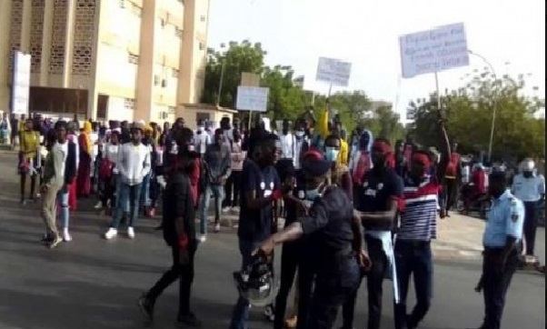 Colère des étudiants ressortissants de Kaolack: Les raisons d’une manifestation Colère des étudiants ressortissants de Kaolack: Les raisons d’une manifestation