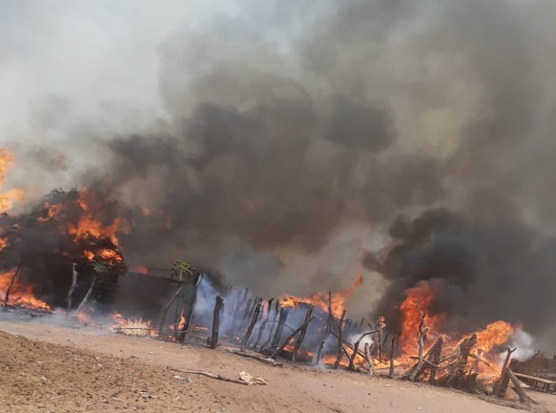 Gros dégâts à Kolda: Un grave incendie consume une vingtaine de maisons… Gros dégâts à Kolda: Un grave incendie consume une vingtaine de maisons…