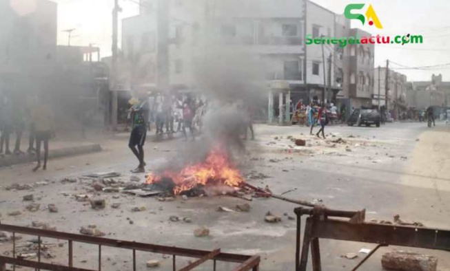 DÉCOUPAGE ADMINISTRATIF : Malika s’embrase et bascule dans la violence!(images) DÉCOUPAGE ADMINISTRATIF : Malika s’embrase et bascule dans la violence!(images)