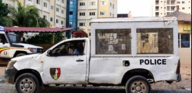 Touba: Un chef de gang troue les pneus du véhicule de police et emporte les...clés Touba: Un chef de gang troue les pneus du véhicule de police et emporte les...clés