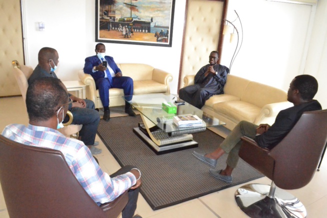 Rencontre au CNRA: Le Consul du Tchad à Dakar et l’Administrateur de Wal Fadjri trouvent un terrain d'entente... Rencontre au CNRA: Le Consul du Tchad à Dakar et l’Administrateur de Wal Fadjri trouvent un terrain d'entente...