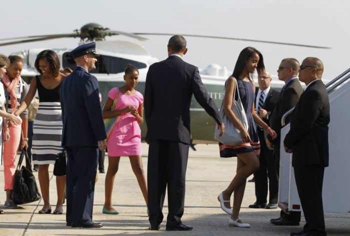 Les images du Président Barack Obama et sa famille en train d'embarqués à bord d'Air Force One direction Sénégal