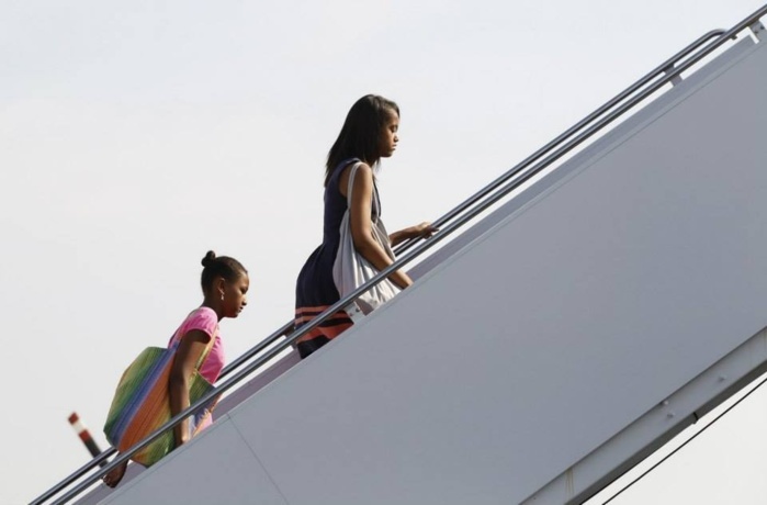 Les images du Président Barack Obama et sa famille en train d'embarqués à bord d'Air Force One direction Sénégal
