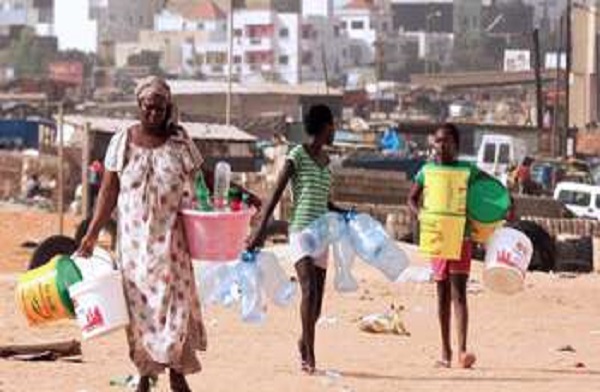 Plusieurs quartiers prives du liquide précieux : C’est toujours la galère de l’eau à Keur Massar Plusieurs quartiers prives du liquide précieux : C’est toujours la galère de l’eau à Keur Massar
