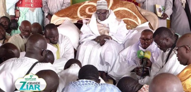Ziarra auprès du khalife des Mourides: Allégeance renouvelée du Hizbut Tarqyyah et 313 millions Fcfa de « adiya » Ziarra auprès du khalife des Mourides: Allégeance renouvelée du Hizbut Tarqyyah et 313 millions Fcfa de « adiya »