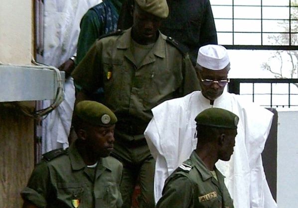 "L'arrestation du Président Habré" : Comment l'ex-président tchadien a été cueilli chez lui "L'arrestation du Président Habré" : Comment l'ex-président tchadien a été cueilli chez lui
