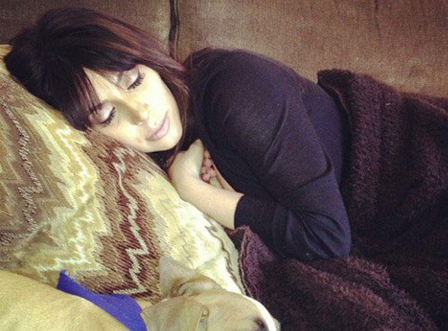 PHOTO Kim Kardashian très fatiguée pour sa première apparition post accouchement