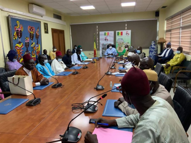 Abdoulaye Diouf Sarr rencontre le Comité de pilotage des 126 villages lébous