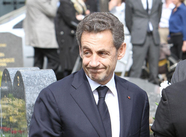 Nicolas Sarkozy se moque du physique de François Hollande