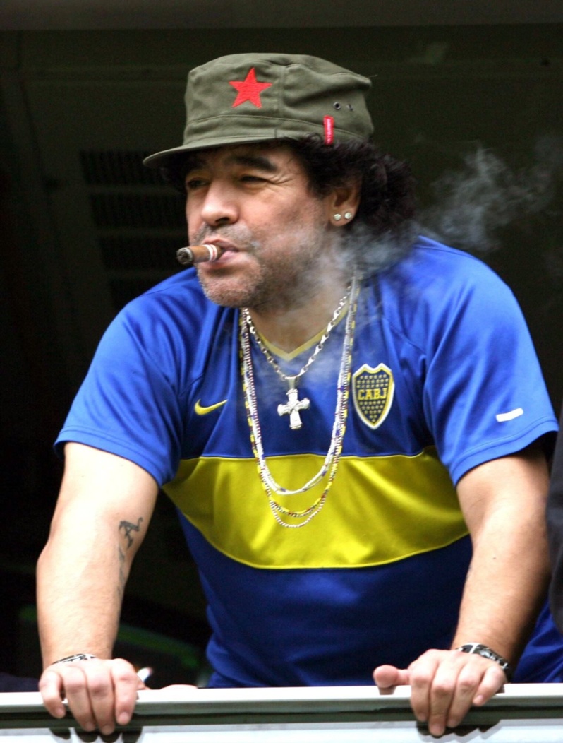 Maradona : "Messi est meilleur que Ronaldo et Neymar" Maradona : "Messi est meilleur que Ronaldo et Neymar"