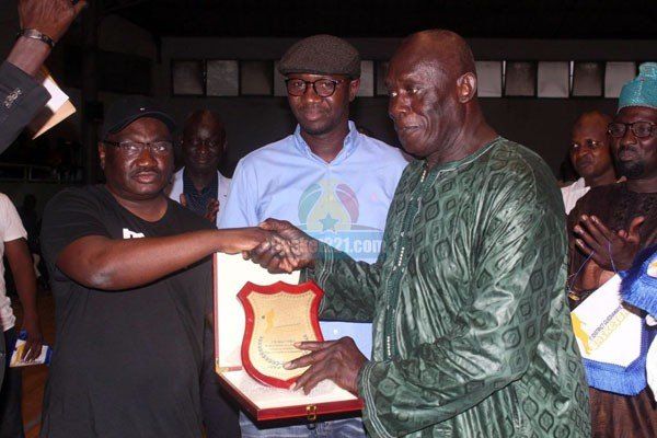 Assemblée générale de la Fédération du Basket: Baba Tandian et Pathé Keita bloqués à la porte du Stade Marius Ndiaye Assemblée générale de la Fédération du Basket: Baba Tandian et Pathé Keita bloqués à la porte du Stade Marius Ndiaye