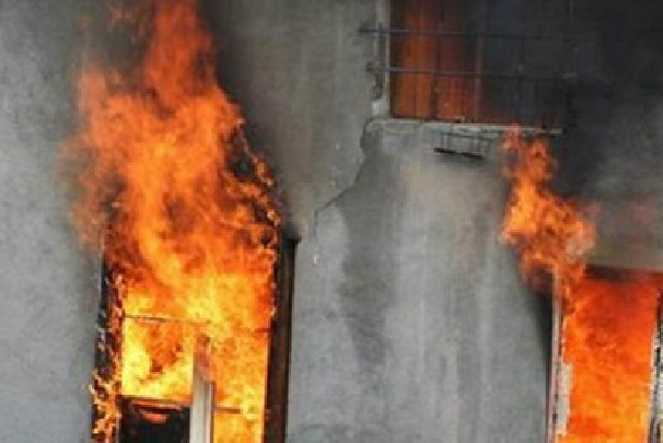 Le bureau du maire de Sinthiou Malem prend feu : une plainte contre X annoncée Le bureau du maire de Sinthiou Malem prend feu : une plainte contre X annoncée