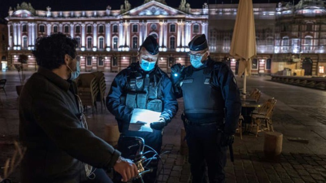 EN DIRECT - Il est 23h: la police tente de faire respecter le nouvel horaire du couvre-feu