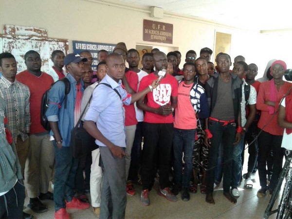 Macky Sall et les étudiants de l’UGB : des échanges autour de leurs revendications Macky Sall et les étudiants de l’UGB : des échanges autour de leurs revendications