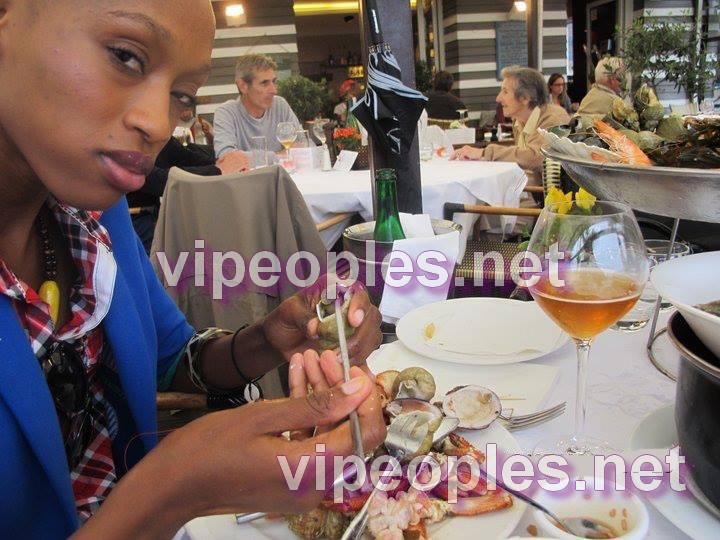 Nogi Dieng: Tantôt elle est pieuse pendant le mois de Ramadan, tantôt elle est avec son verre de vin Nogi Dieng: Tantôt elle est pieuse pendant le mois de Ramadan, tantôt elle est avec son verre de vin