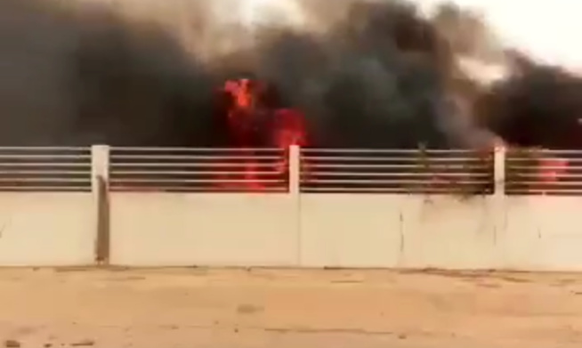 Urgent/ Matam: La Maison paternel du Président Macky Sall, incendiée Urgent/ Matam: La Maison paternel du Président Macky Sall, incendiée