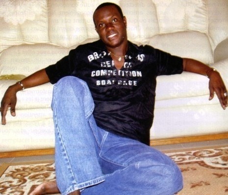 L'artiste comédien Madione Laye Sarr signe son entrée en politique aux côtés de Pape Diop L'artiste comédien Madione Laye Sarr signe son entrée en politique aux côtés de Pape Diop