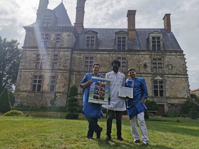 L'association des écrivains de la plage des livres en France honore à Papis Niang Artbi Management, producteur réalisateur L'association des écrivains de la plage des livres en France honore à Papis Niang Artbi Management, producteur réalisateur