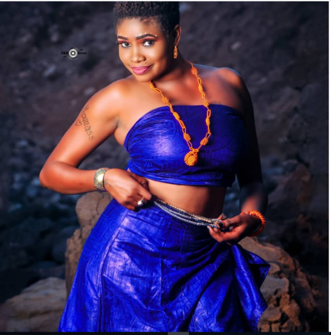 La chanteuse Lady Mounass ultra sexy pour son nouveau shooting La chanteuse Lady Mounass ultra sexy pour son nouveau shooting