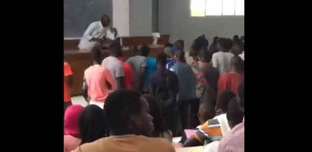 UCAD/ Affaire étudiant ayant arraché le micro de son professeur: L’enquête bouclée et des sanctions en vue UCAD/ Affaire étudiant ayant arraché le micro de son professeur: L’enquête bouclée et des sanctions en vue
