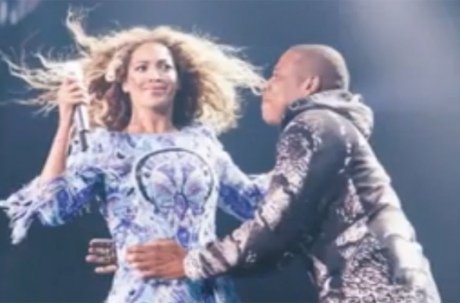 Jay-Z surprend Beyoncé et lui déclare son amour en plein concert !