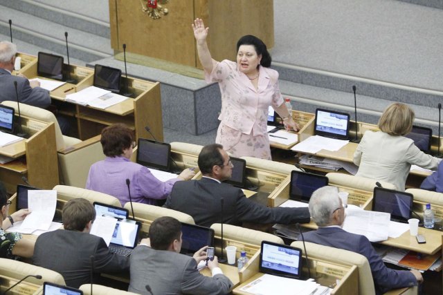 Russie : Un député propose des congés payés lors des menstruations Russie : Un député propose des congés payés lors des menstruations
