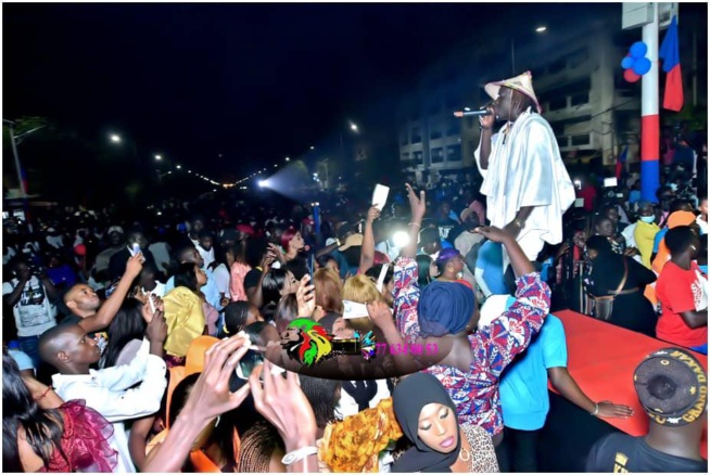 Regardez les images inédits du concert de Tarba Mbaye qui hisse la barre très haute dans son fief Regardez les images inédits du concert de Tarba Mbaye qui hisse la barre très haute dans son fief