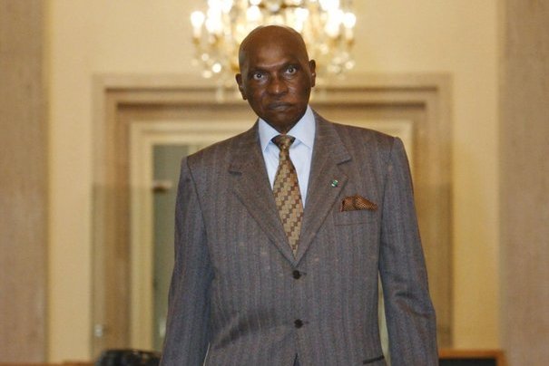 L'ancien Président de la République a quitté Versailles jeudi soir pour la Mecque :Me Wade va sacrifier au rituel de la "Oumra" et... L'ancien Président de la République a quitté Versailles jeudi soir pour la Mecque :Me Wade va sacrifier au rituel de la "Oumra" et...
