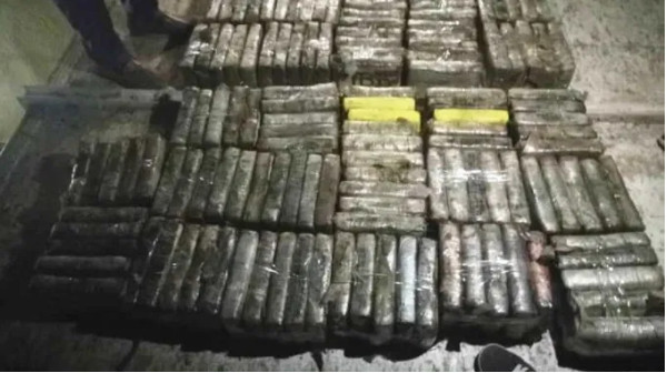 Trafic de drogue: Une cargaison interceptée à la baie de Soumbédioune Trafic de drogue: Une cargaison interceptée à la baie de Soumbédioune