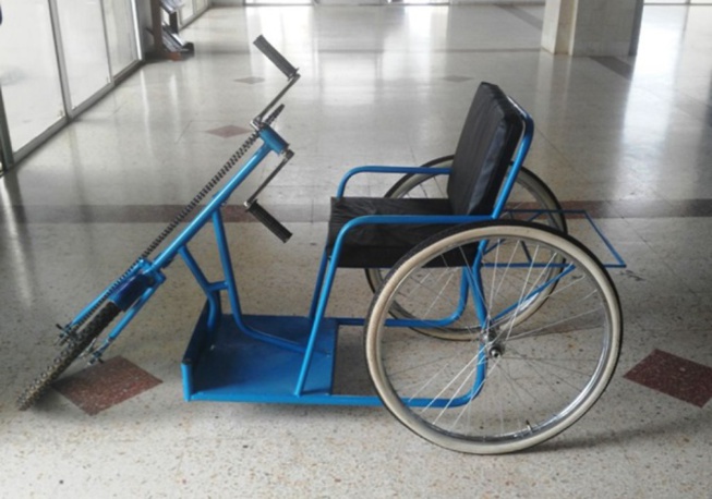 Secours à un homme au bord du suicide : Sidiki Kaba remet un tricycle à un militaire blessé et désespéré Secours à un homme au bord du suicide : Sidiki Kaba remet un tricycle à un militaire blessé et désespéré