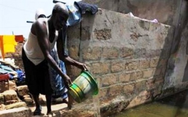 Dakar inondé, Macky se rend nuitamment sur les lieux sinistrés Dakar inondé, Macky se rend nuitamment sur les lieux sinistrés